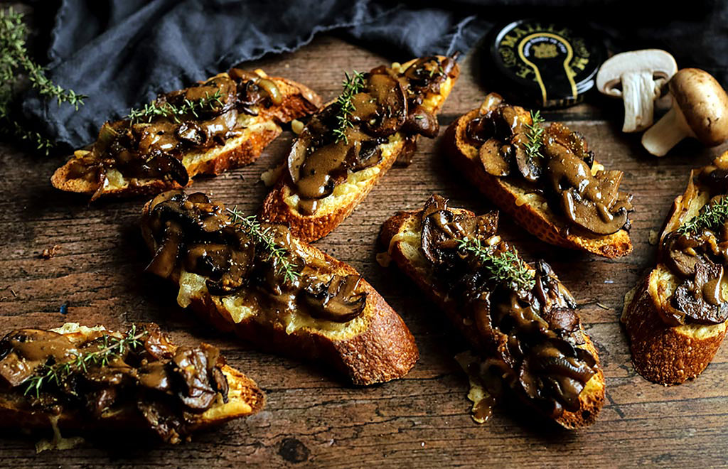 Easy Vegan Mushroom Crostini