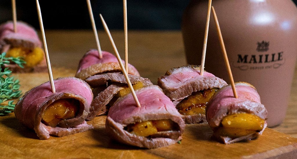 Spiced Duck & Pineapple Canapés